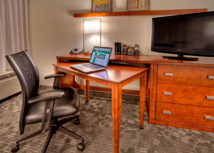 Courtyard By Marriott Burlington