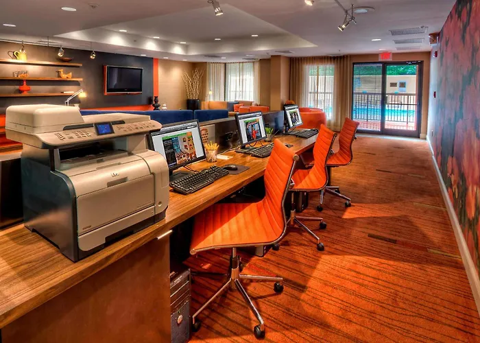 Courtyard By Marriott Burlington