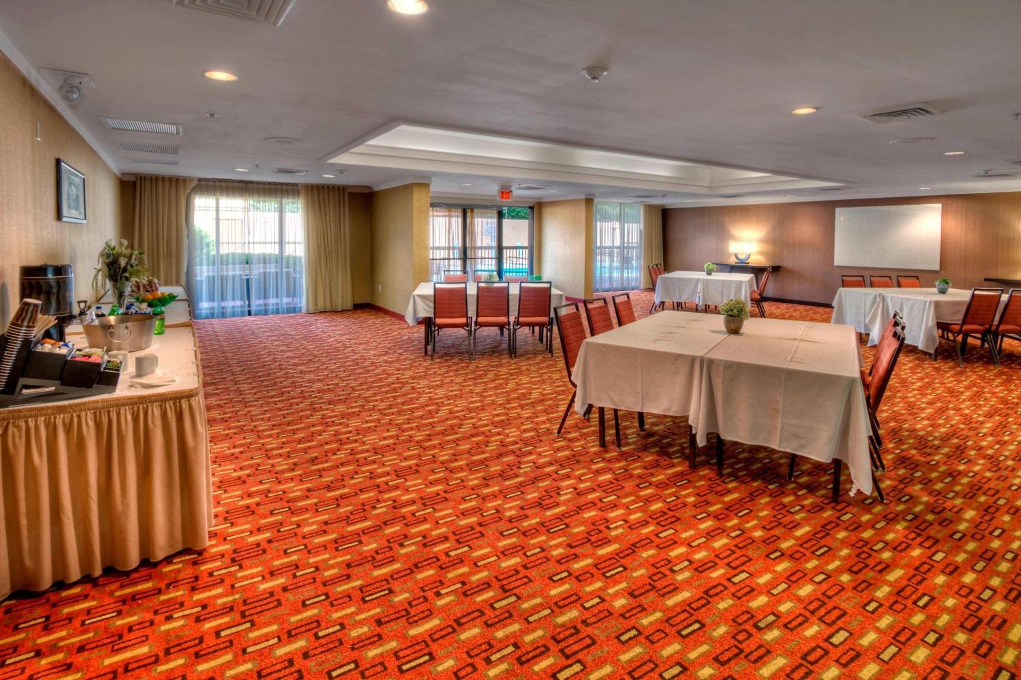 Courtyard By Marriott 3* Burlington