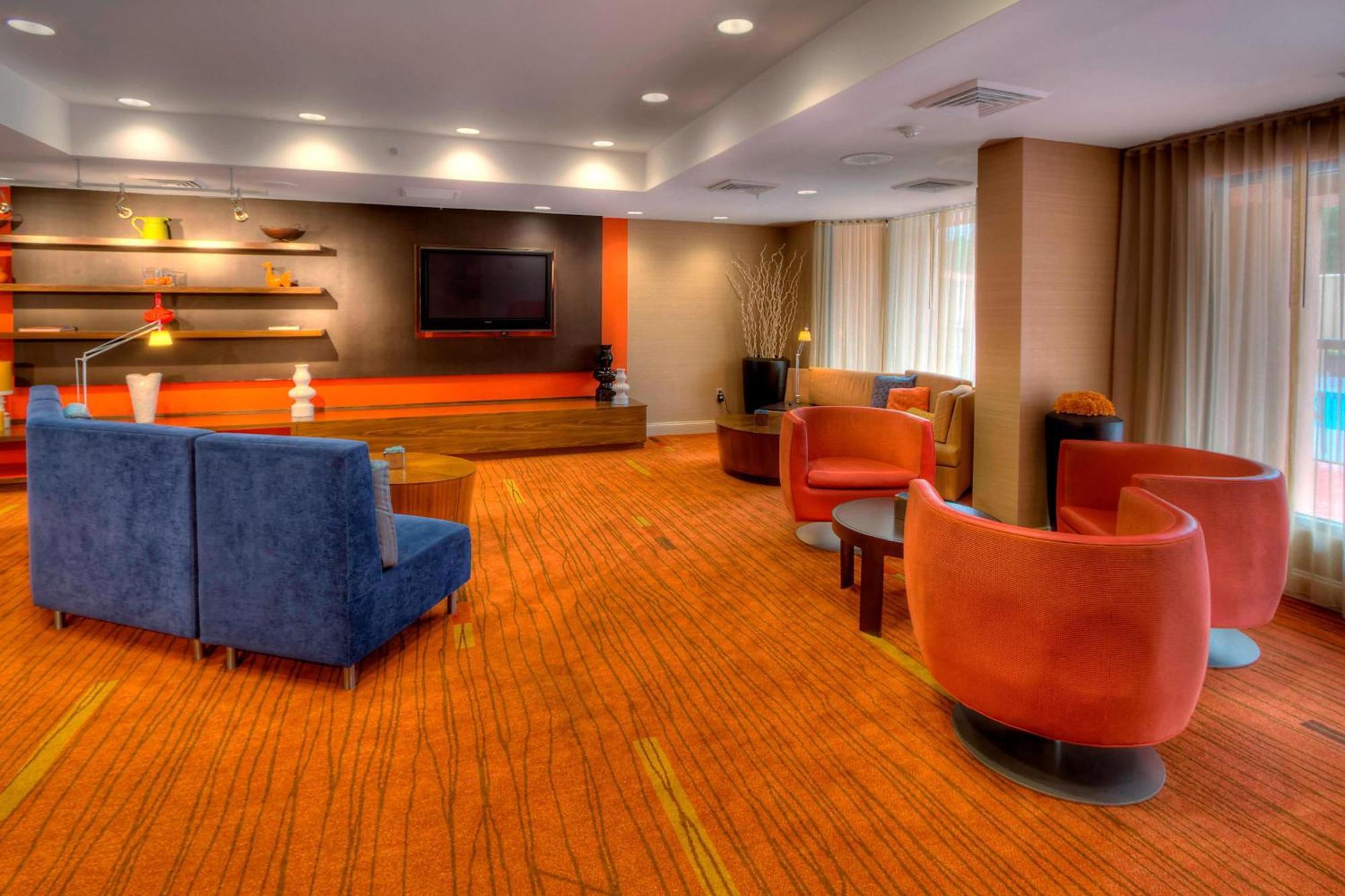 Courtyard By Marriott Hotel